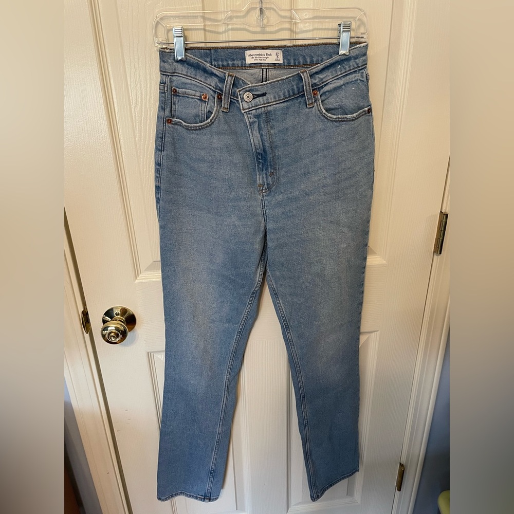 Abercrombie and Fitch 90s Slim Straight Ultra High Rise Cross Over Button